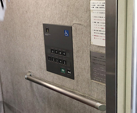 エレベーター内側操作パネル